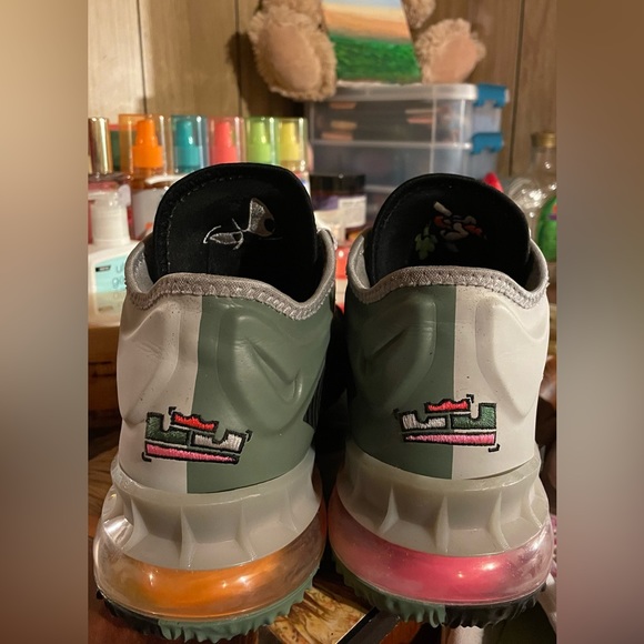 Women’s basketball or athletic shoes. Only worn twice and I got injured. - Picture 2 of 4